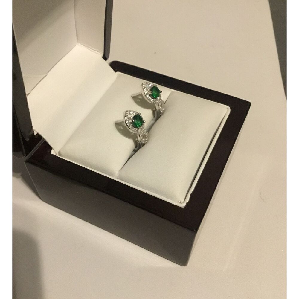 Gorgeous Emerald & White Topaz Gemstone Leverback Earrings - Picture 2 of 4
